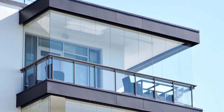 Cerramientos de terrazas con cortinas de cristal
